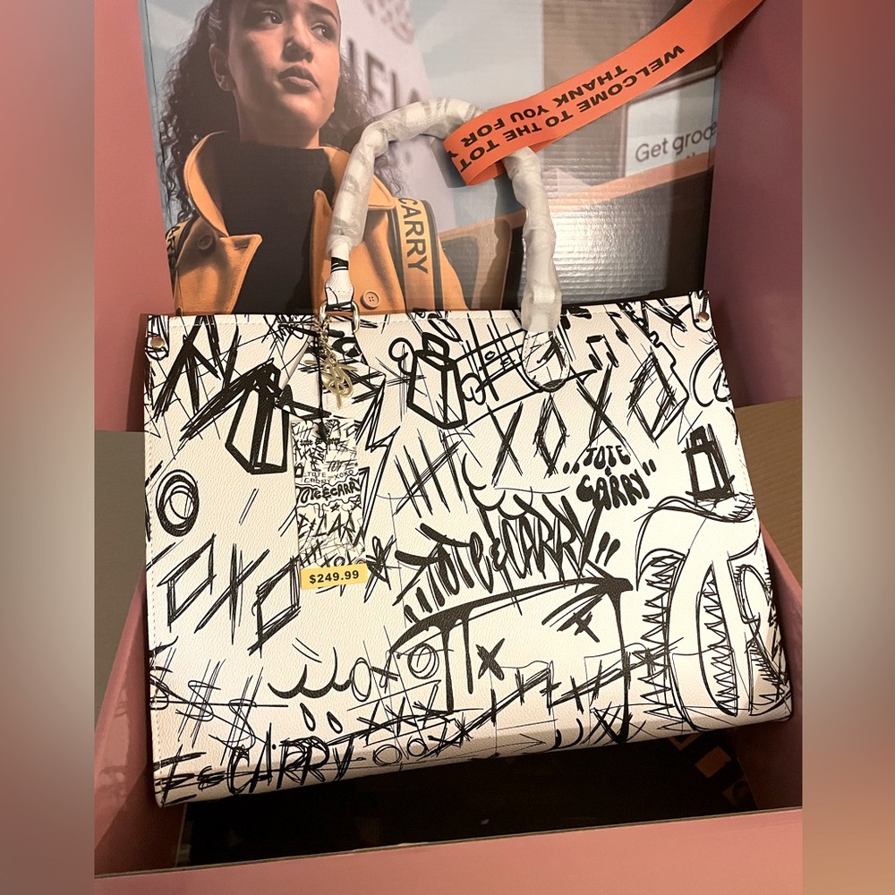 Tote & Carry Large Hand Drawn Graffiti Tote Bag - Picture 6 of 7